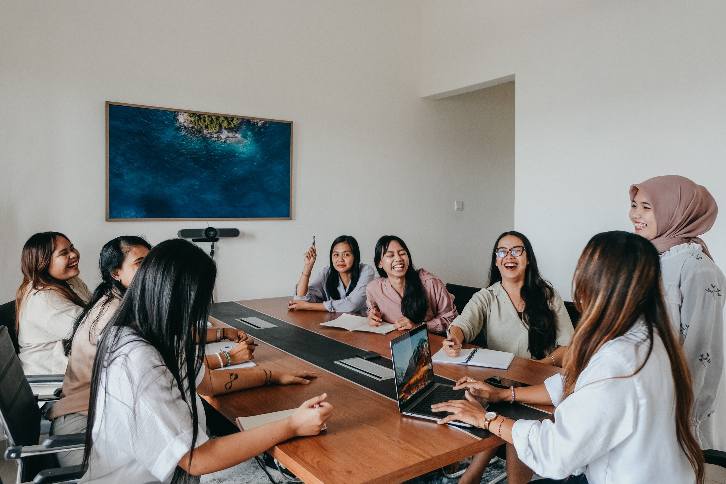 Bahasa Bule trainer leading a company English class in a meeting room in Bali