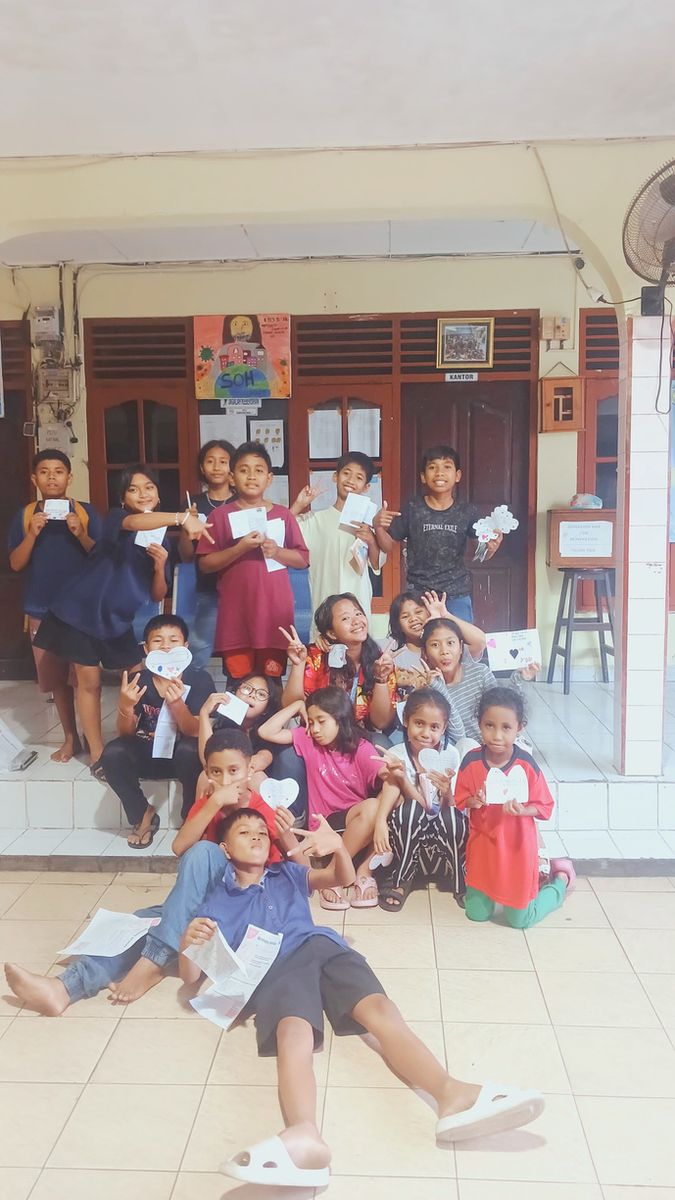 Bahasa Bule student with a teacher
