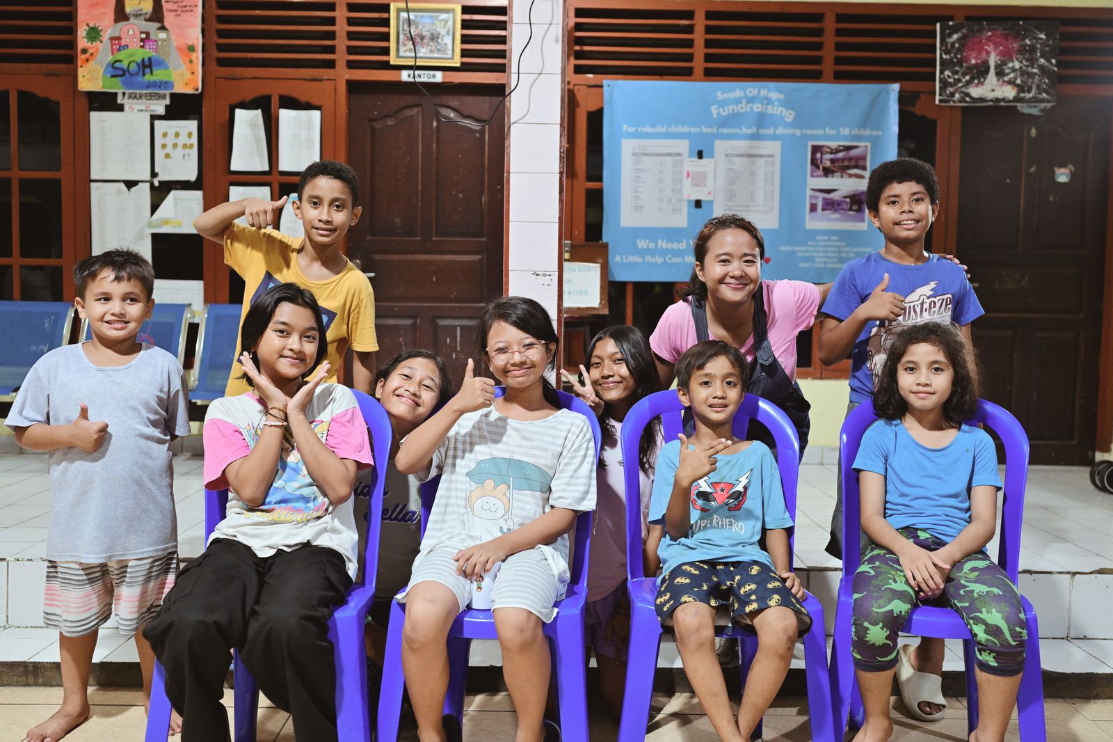 Children in a Bahasa Bule English class