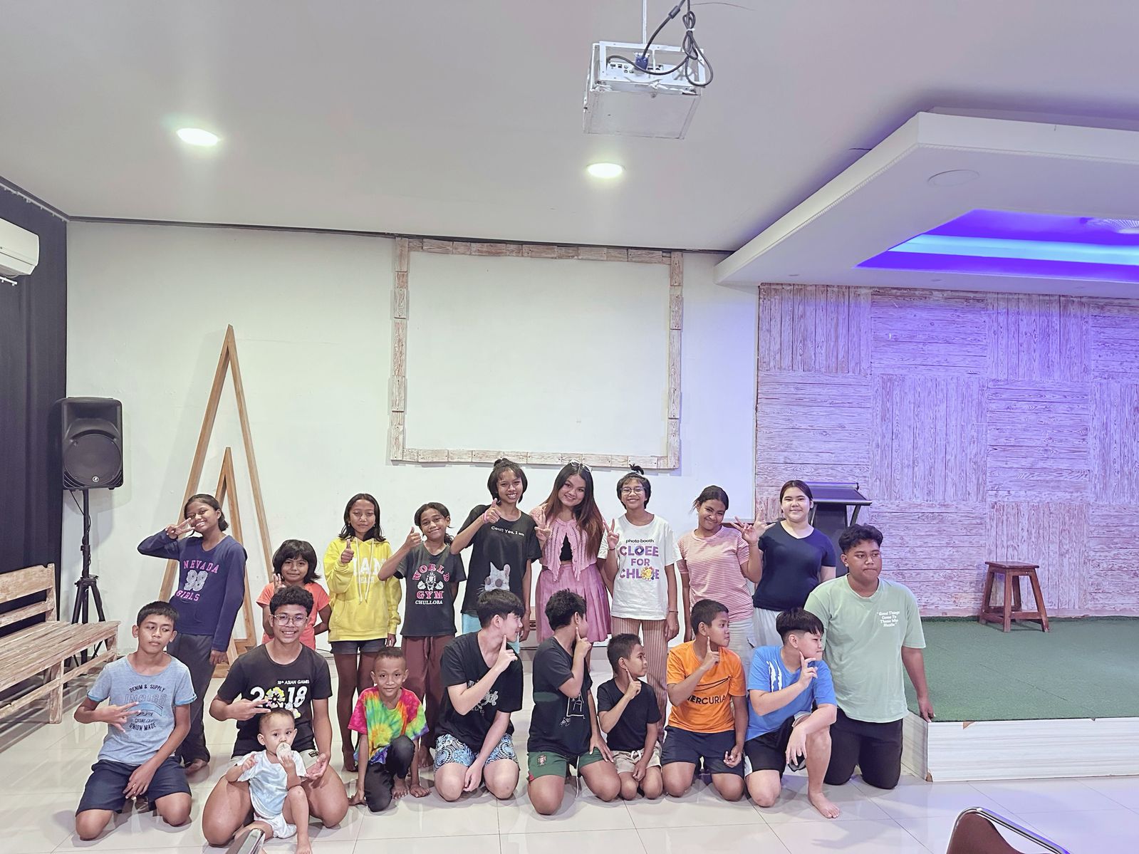 Bahasa Bule class group photo